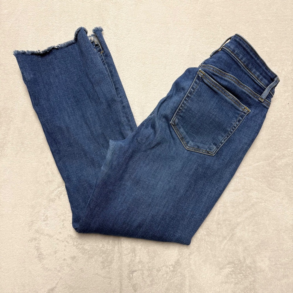 LOFT Curvy Kick Crop Jeans Blue Medium Wash Raw Hem Frayed Size 28/6 High Rise